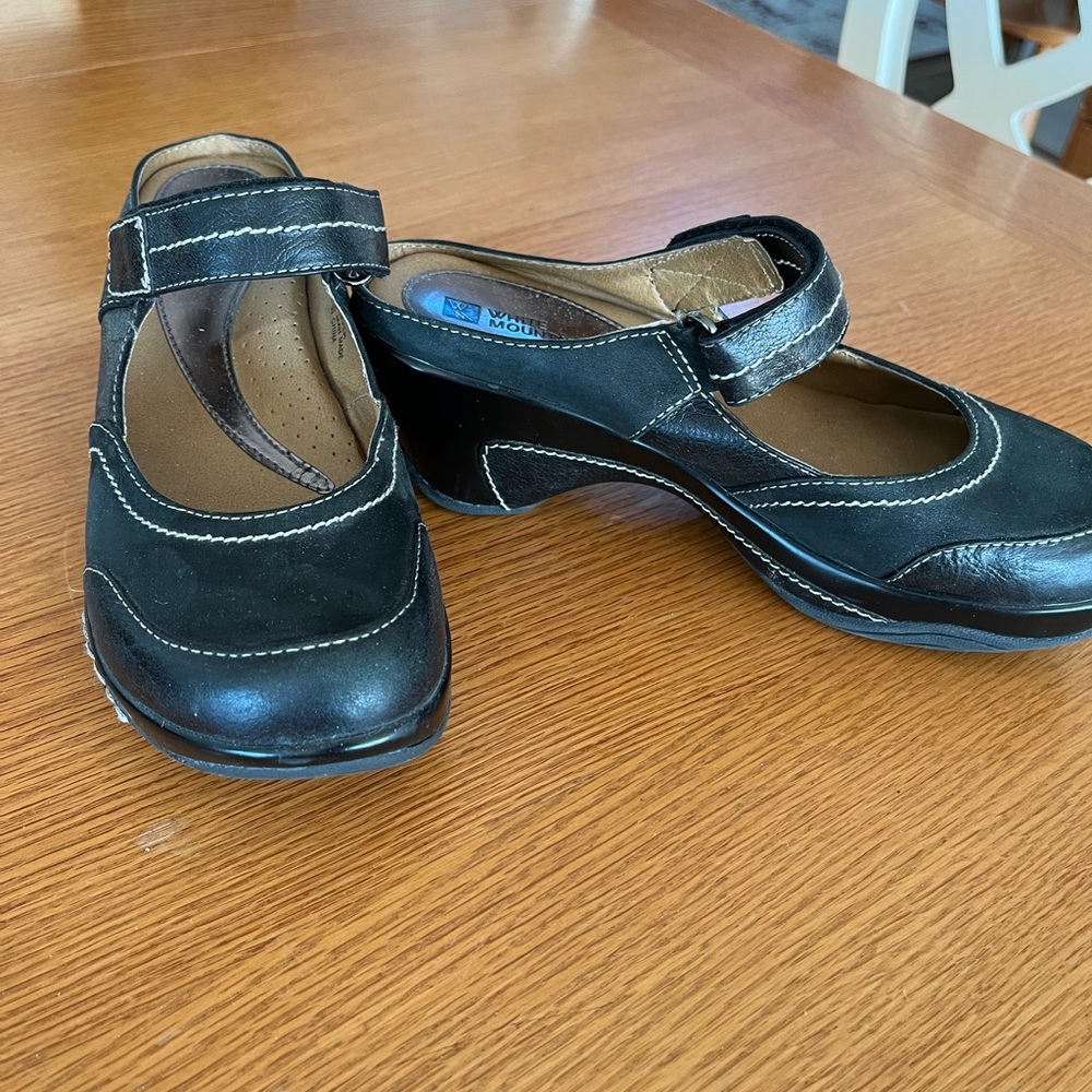 Black leather with white stitching. Size 7 - slip on shoes